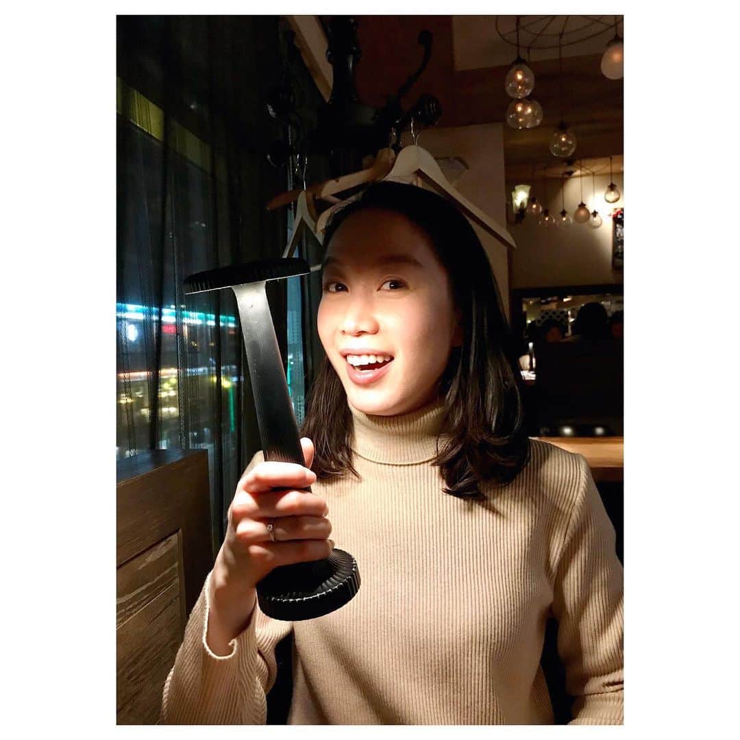 のインスタグラム：「お酒の弱いにもかかわらず、勢いでワインを一本注文🍷🍾✨ おかげさまで、かなりへっぽこぴーなクリスマスイヴとなりました😱✨✨✨ お料理美味しかった🥰 みなさま、どうぞ素敵なクリスマスをお過ごしください🎄💕 #お酒よわよわ  #ワイン🍷  #スペイン産 #飲むとへっぽこが出てくる件 #へっぽこぴー #うに #生ハムモッツァレラ  #鯛と手長海老 #イチボとランプ  #シェフとスタッフに感謝 #thankyouforawonderfultime  #merrychristmaseve #dinner #heppokopi #kitakimayu #キタキマユ」