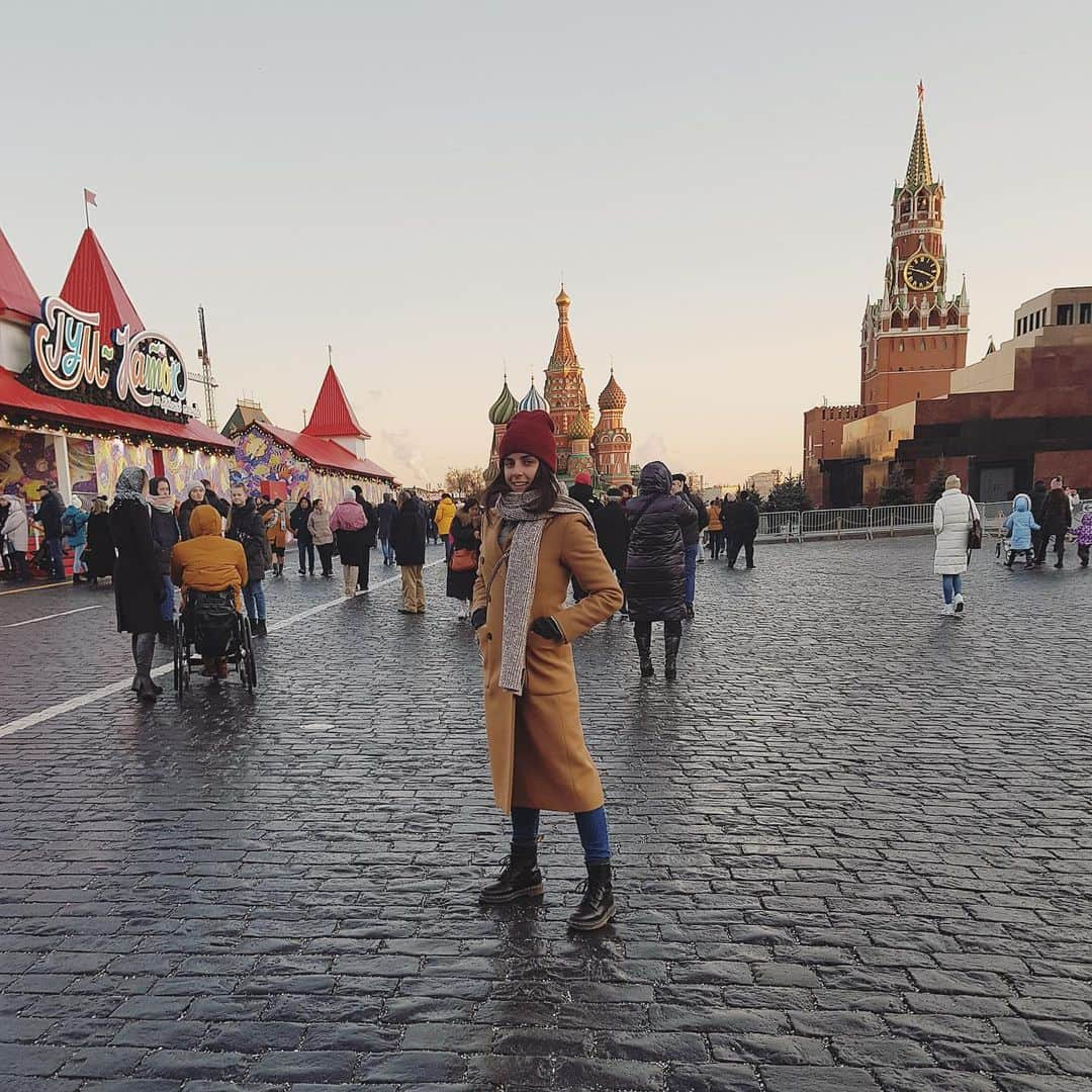 サラ・ウルタドさんのインスタグラム写真 - (サラ・ウルタドInstagram)「Desde Rusia con amor, felíz navidad🎄🎁✨.」12月25日 6時34分 - sarasobrehielo