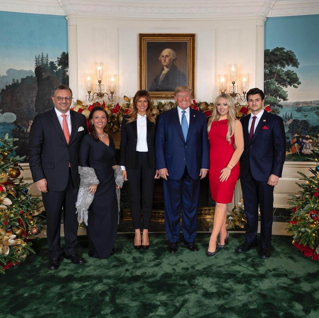 ティファニー・トランプのインスタグラム：「It’s beginning to feel a lot like Christmas🎄」