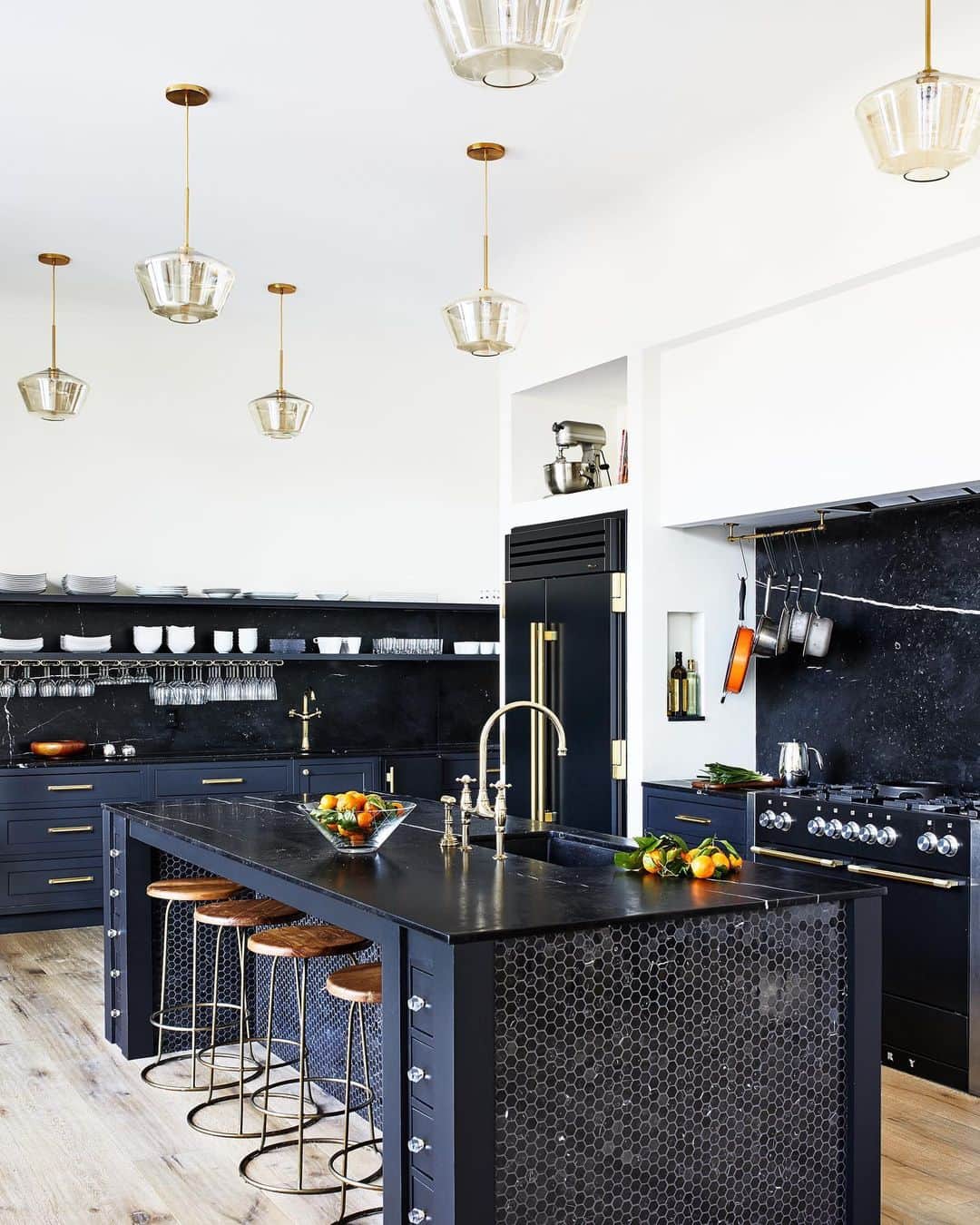 ELLE DECORさんのインスタグラム写真 - (ELLE DECORInstagram)「When it came to designing her Washington, D.C. kitchen, architect @carmelgreer opted for classic white walls with striking pops of black, including marble counters and tiles on the island. "The house is predominantly white, so I liked the idea of something dark and intense," says Greer of the space, which showcases the power of contrasts. Click the link in bio for a full tour of this property. Photography by @stacyzaringoldberg」12月25日 7時01分 - elledecor