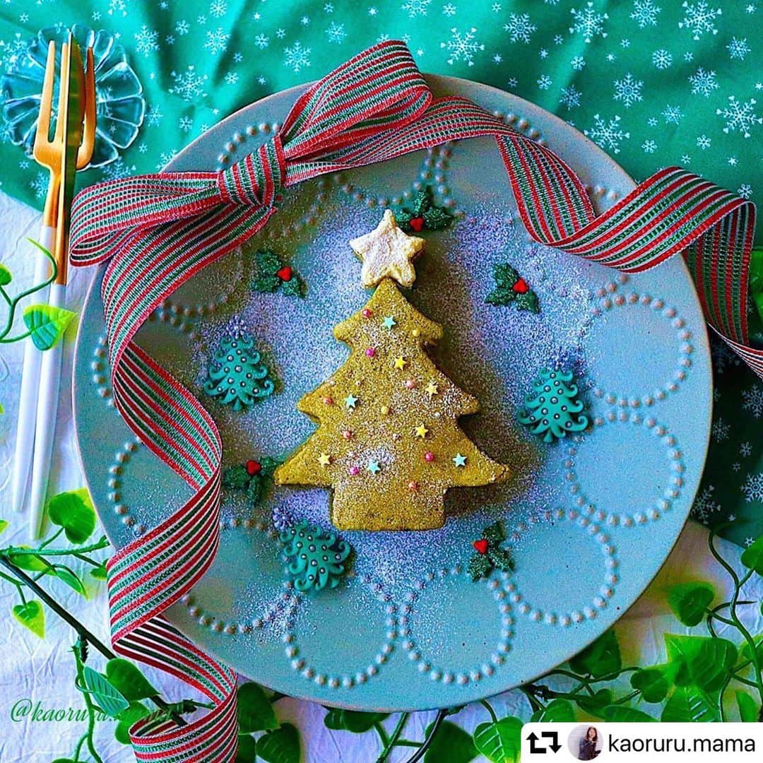 のインスタグラム：「#アルペンザルツ をお使いいただいた @kaoruru.mama 様の素敵なお写真をRegramさせていただきました。お使いいただき、誠にありがとうございます。 ━━━━━━━━━━━━━━━━━━━━━━━ 2019.12.2☔️ すごい豪雨になってきた🌀 本日2post目✨ ・ @sherbet.a Asamiﾁｬﾝ @kukulutomo ともﾁｬﾝ から 回ってきた#グリーンバトン 💚 遅くなってごめんなさい🙏 やっとpostできました〜✨ ・ #ツリーパンケーキ で参加しまーす💚 セリアのパンケーキ型🥞 うちではとっても重宝してます🎄 ふわふわなパンケーキが作れますよ☝️😊 今日は抹茶味にしてみたよ〜😘 ・ バトンは他にも回っているようなので 私のはここで置かせて下さい✨ Asamiﾁｬﾝ💕、ともﾁｬﾝ💕 やっとpostできたよー🙌 バトンありがとね〜💚 ・ ではではお仕事頑張りまーす(ง⁎˃ ᵕ ˂ )ง⁾⁾ ・ ・ #おうちごはんLover #おうちごはん #おうちカフェ #おうちcafe #手作りお菓子 #パンケーキ #パンケーキツリー #クリスマススイーツ #wp_deli_japan #snapdish #マカロニメイト #曲げわっぱプレゼント1912 #かりんほんぽ #フーディーテーブル #キッチングラム #みんなの暮らし日記online #私のおいしい写真 #アルペンザルツ #おやつの時間」