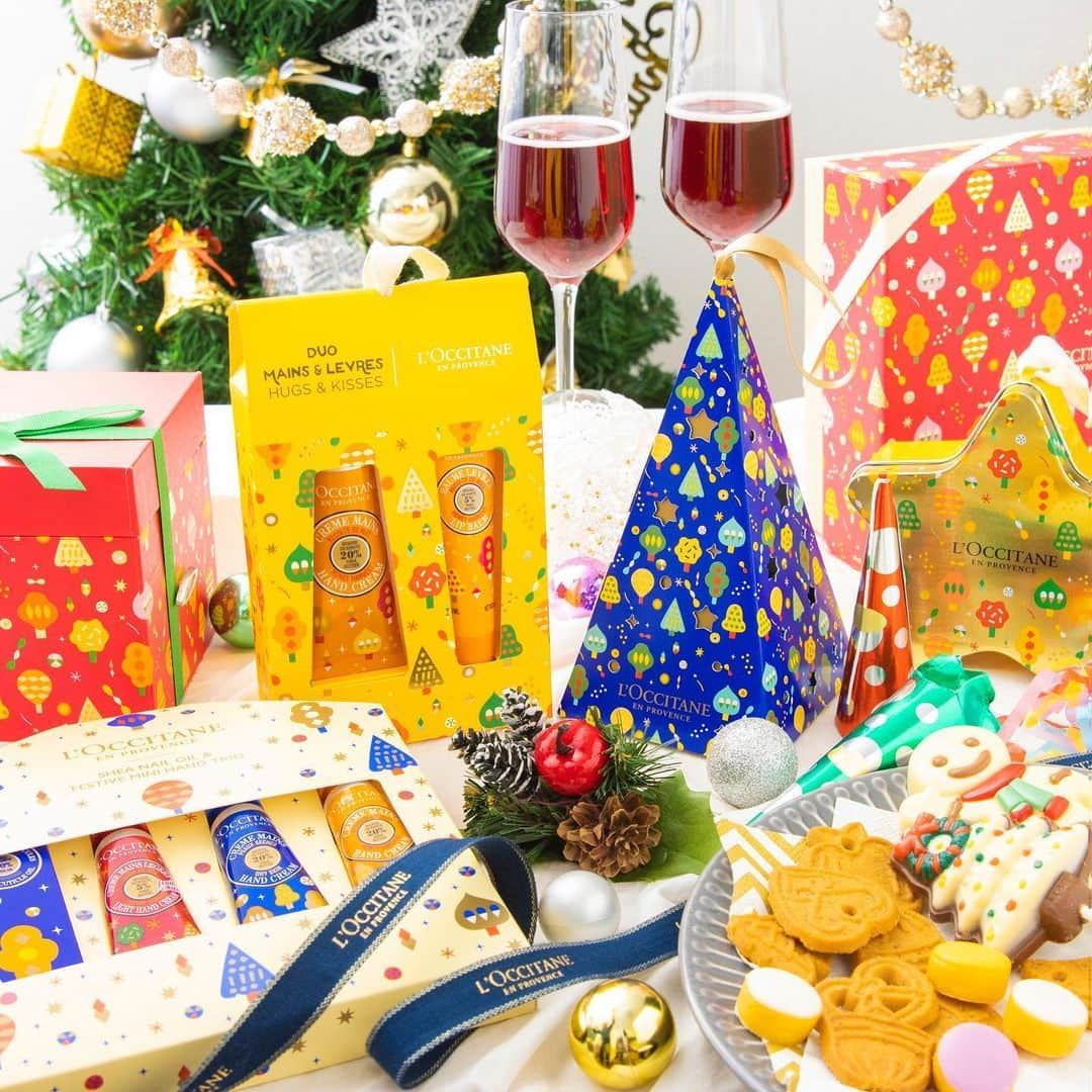 L'OCCITANE en Provenceさんのインスタグラム写真 - (L'OCCITANE en ProvenceInstagram)「Merry Christmas🎉 クリスマス会やちょっとした手土産、自分へのご褒美にも💓笑顔溢れる、ロクシタンのクリスマスギフトを✨﻿ ﻿ サンタさんを待ちわびる夜は、﻿ ドキドキして眠れなかったという人も多いのでは？﻿ ﻿ 大人になっても、﻿ 大切な人にギフトを渡したり﻿ 自分へのご褒美プレゼントを用意したり﻿ クリスマスをきっかけに﻿ 特別なシーンを楽しみたいもの💓﻿ ﻿ 今日がみなさんにとって、﻿ 楽しい１日になりますように。﻿ ﻿ ﻿ 今回は、これからプレゼントを渡す人﻿ または忘年会にプチギフトをお探しの方に向けて、﻿ 数あるギフトのなかから、﻿ 4つのオススメのキットをご紹介します🌟﻿ ﻿ ﻿ 🎄クラシック シア メルシーキット﻿ ﻿ やさしい香りのソープと﻿ ハンドクリームの心あたたまる贈り物。﻿ シアのうるおいヴェールが、カサつきやすい冬の手肌を守ります。﻿ ﻿ ◆シアソープ ミルク 100g﻿ ◆クラシックシア ハンドクリーム 30mL﻿ ﻿ ﻿ 🎄シア ネイルオイル＆フェスティブミニハンドトリオ﻿ ﻿ ネイルオイルと3つの香りのハンドケア、ノエル支度を指先から。﻿ ブラシタイプのネイルオイルで、お出かけ先でもさっとケアして輝く指先へ。﻿ ハンドクリームはその日の気分で選んで使えます。﻿ ﻿ ◆シア ネイルオイル 7.5mL﻿ ◆フェスティブガーデン スノーシア ハンドクリーム 10mL﻿ ◆クラシックシア ハンドクリーム 10mL﻿ ◆ハニーハイヴ シア ハンドクリーム 10mL﻿ ﻿ ﻿ 🎄ハニーハイヴ シア ハグ＆キス﻿ ﻿ しっとりなめらかな手と、甘い唇。﻿ ハニーの香りでハグ＆キスを。﻿ ﻿ シア(*1)とハチミツ(*2)のとろけるうるおいに、﻿ 思わずうっとりしてしまいそう。﻿ そのまま贈れるギフトボックスでお届け！﻿ ﻿ ◆ハニーハイヴ シア ハンドクリーム 30mL﻿ ◆ハニーハイヴ シア リップバーム 12mL﻿ ﻿ ﻿ 🎄ハニーハイヴ シア スター﻿ ﻿ 可愛い星形のオーナメントに入ったハニーで、ノエル気分。﻿ オーナメントは小物入れにしても。﻿ ﻿ ◆シアバター 10mL﻿ ◆ハニーハイヴ シア リップバーム 12mL﻿ ◆ハニーハイヴ シア ハンドクリーム 10mL﻿ ﻿ ﻿ ロクシタンのギフトをきっかけに﻿ みなさんの周りに笑顔が咲きますように。💓﻿ ﻿ ﻿ (*1)シア脂（保湿成分）﻿ (*2)保湿成分﻿ ﻿ ﻿ #ロクシタン #ホリデーシーズン #ホリデーコレクション #クリスマスコフレ #クリスマスコスメ #ギフトセット #ハンドクリーム #コフレ #クリスマスコフレ2019 #コスメマニア #クリスマス #ギフト #ベストコスメ #モテコスメ #ご褒美コスメ #香りのある暮らし #クリスマスプレゼント #自分へのご褒美 #フレグランス #プレゼント #美容 #コスメ大好き #新作コスメ #限定コスメ #冬コスメ2019 #キレイになりたい #忘年会 #notjustagift #loccitane」12月25日 7時19分 - loccitane_jp