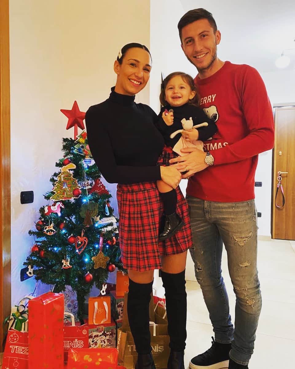 ルカ・マッローネのインスタグラム：「Buon Natale a tutti dalla famiglia Marrone 🌲 #merrychristmas #dily」