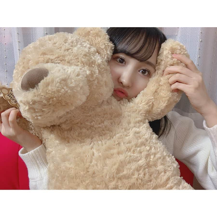 山邊歩夢さんのインスタグラム写真 - (山邊歩夢Instagram)「🧸🎀🥰 * * くまさんとあゆさん * * #ぬいぐるみ #大きい #くまさん  #大切」12月25日 7時43分 - ayuyamabe_official