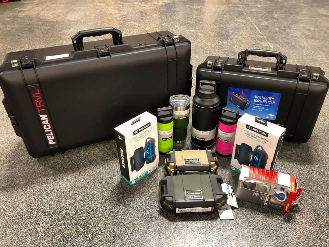 ケアリー・ハートさんのインスタグラム写真 - (ケアリー・ハートInstagram)「Thanks @pelican for the product! I have a really cool project I’m doing with one of the cases in this photo. I can wait to get it done and put it to use! I’ll show you next month when I hopefully get it done 🤘🏼🤘🏼. #PelicanLife」12月25日 7時36分 - hartluck