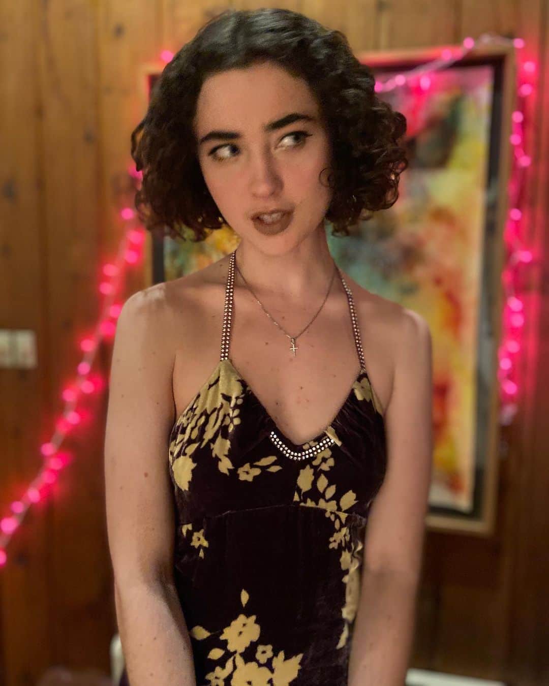 ナネットレポーのインスタグラム：「Party Perfect! Violet In a dress from Fall 2000 inspired by my mom. I  miss her so much this time of year. She loved  a good party 🍾」
