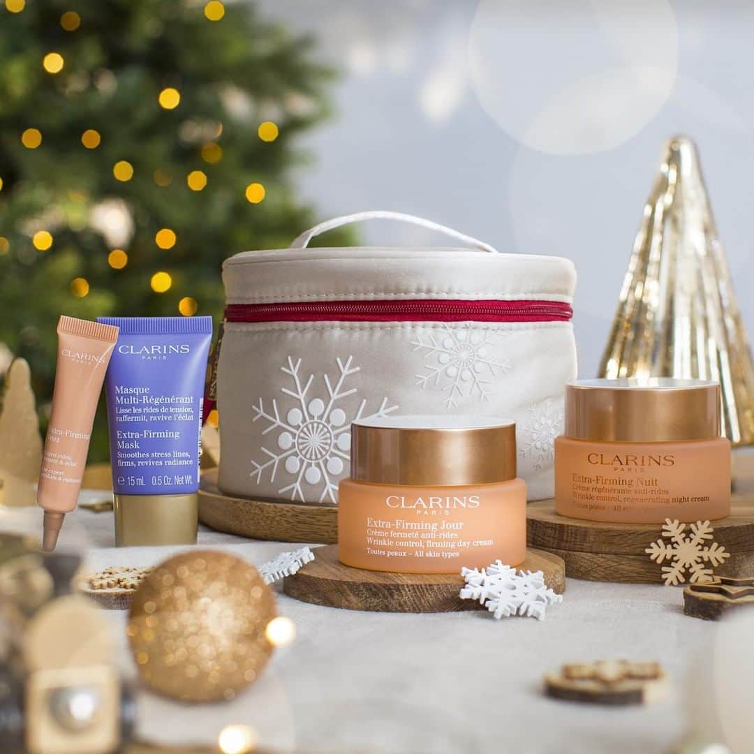 Clarins Canadaさんのインスタグラム写真 - (Clarins CanadaInstagram)「This Holiday, make beauty wishes come true with Clarins!💫 ⁣__________ ⁣Cette année, faites que les souhaits beauté de vos proches se réalisent avec Clarins !💫 ⁣. ⁣. ⁣. ⁣#Clarins #ChristmasWithClarins #ChristmasGift #SkinCare #ExtraFirming」12月25日 8時00分 - clarinscanada