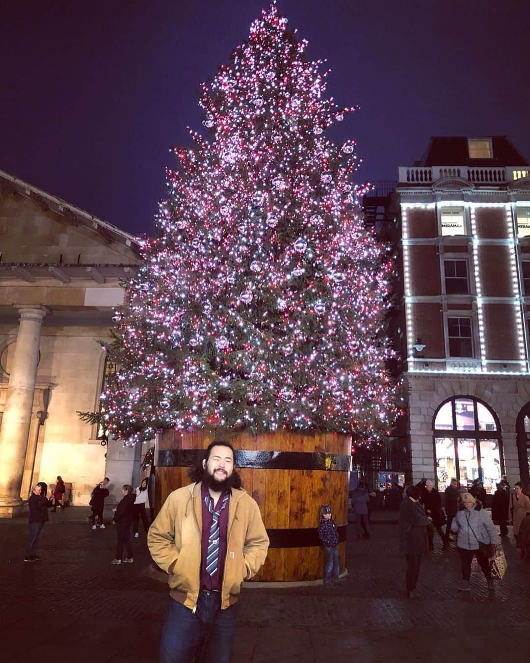 岡倫之さんのインスタグラム写真 - (岡倫之Instagram)「イギリス(世界的にも)のクリスマスは家族と過ごす日！！！！！！！！！！！ #HappyChristmas #MerryChristmas #GOK #GreatOKharn #UK #england #london #instagood #overseaslife #britishlife #overseasscenery #britishscenery #beautifulview #オーカーン #英国 #イギリス #イングランド #ロンドン #海外生活  #イギリス生活 #海外の風景 #イギリスの風景  #景色綺麗 #クリスマス #家族と過ごす時間 #日本人は変 #性の6時間 🤭！？！？🤯 #日本人は変態 #リア充爆発しろ  #嘲笑」12月25日 8時05分 - great_o_khan