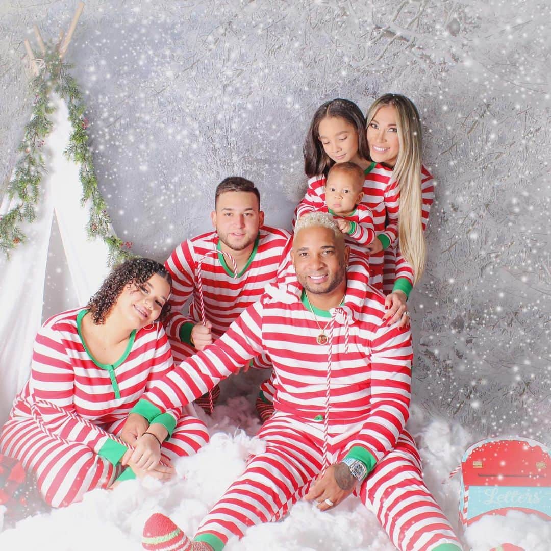 のインスタグラム：「I wanna wish every body a merry Christmas From the Balentien family 🎅🎅🎅🎅」