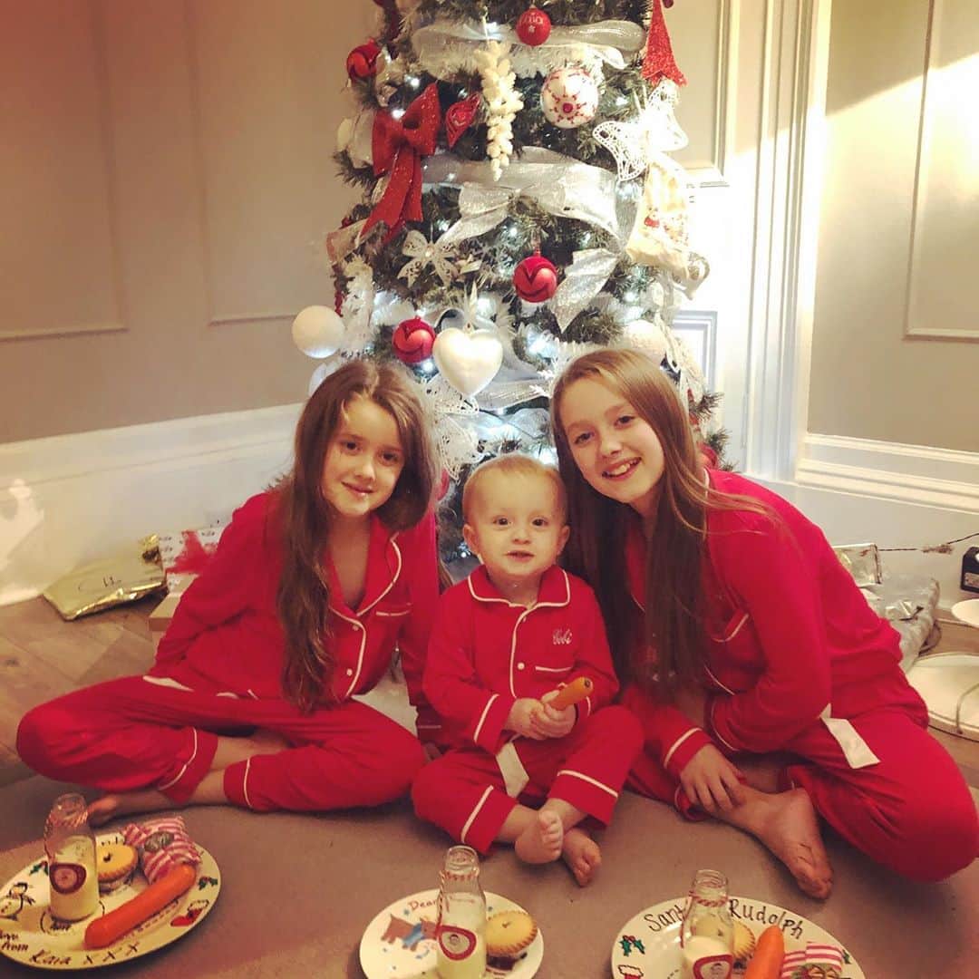 スティーヴン・デイヴィスのインスタグラム：「The Davis’ are Santa ready 🎅🏼❤️🎄」