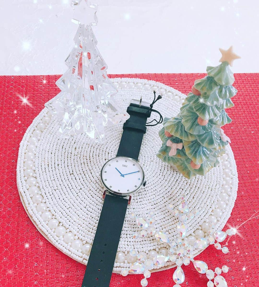 三浦泉さんのインスタグラム写真 - (三浦泉Instagram)「* たまには メンズライクな時計 に⌚️🎅♥️🎁🎄 *  シンプルだけどオシャレ❣️ * @nomonday_jp  クーポンコード 『princ1218』  で10%オフになります😊🎁🎉🎄 * *  #nomonday #ノーマンデー #腕時計 #時計 #手元倶楽部 #ギフト #クリスマスプレゼント  #プレゼント #クリスマス」12月25日 8時30分 - princessizu1201