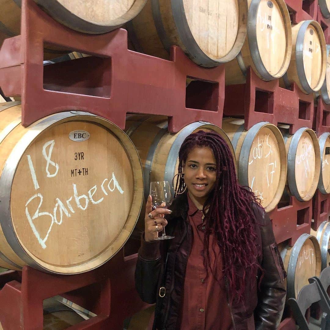 ケリスのインスタグラム：「Barbera.... color of the season! ;)」