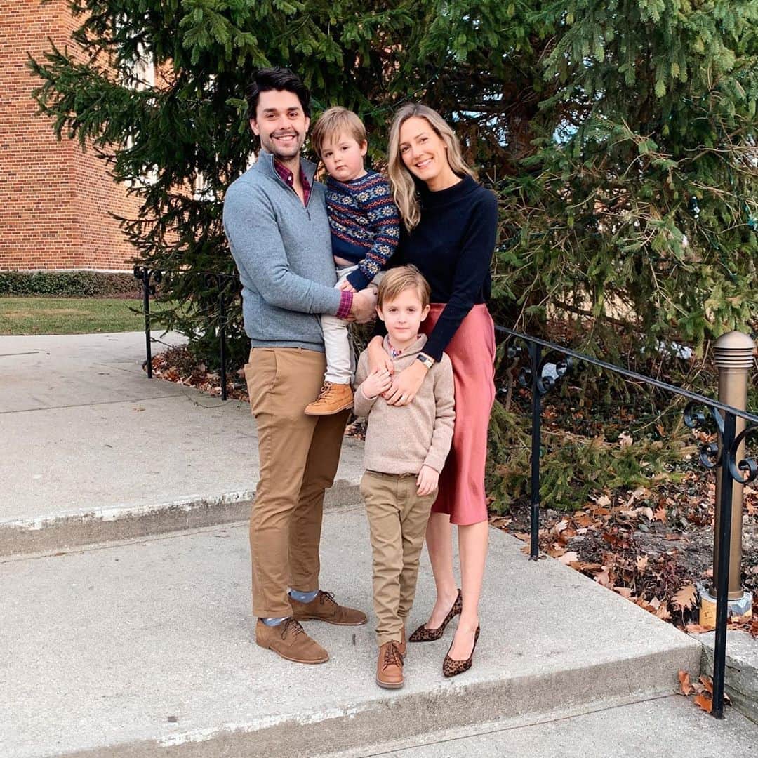 Anna Jane Wisniewskiのインスタグラム：「Merry Christmas and Happy Holidays from my family to yours! (Kind of weird that Halloween was freezing with substantial snow and here on Christmas Eve, we didn’t wear coats to church tonight as it was 55 degrees..!)」