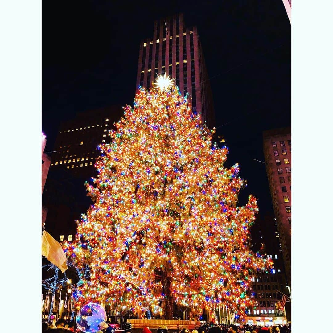 今井翼さんのインスタグラム写真 - (今井翼Instagram)「NYC  メリークリスマス  素敵な一日を♪  #MerryChristmas #RockfellerCenter #RadioCity #NYC #笑顔  #つばサンタ」12月25日 9時03分 - tsubasaimai_official