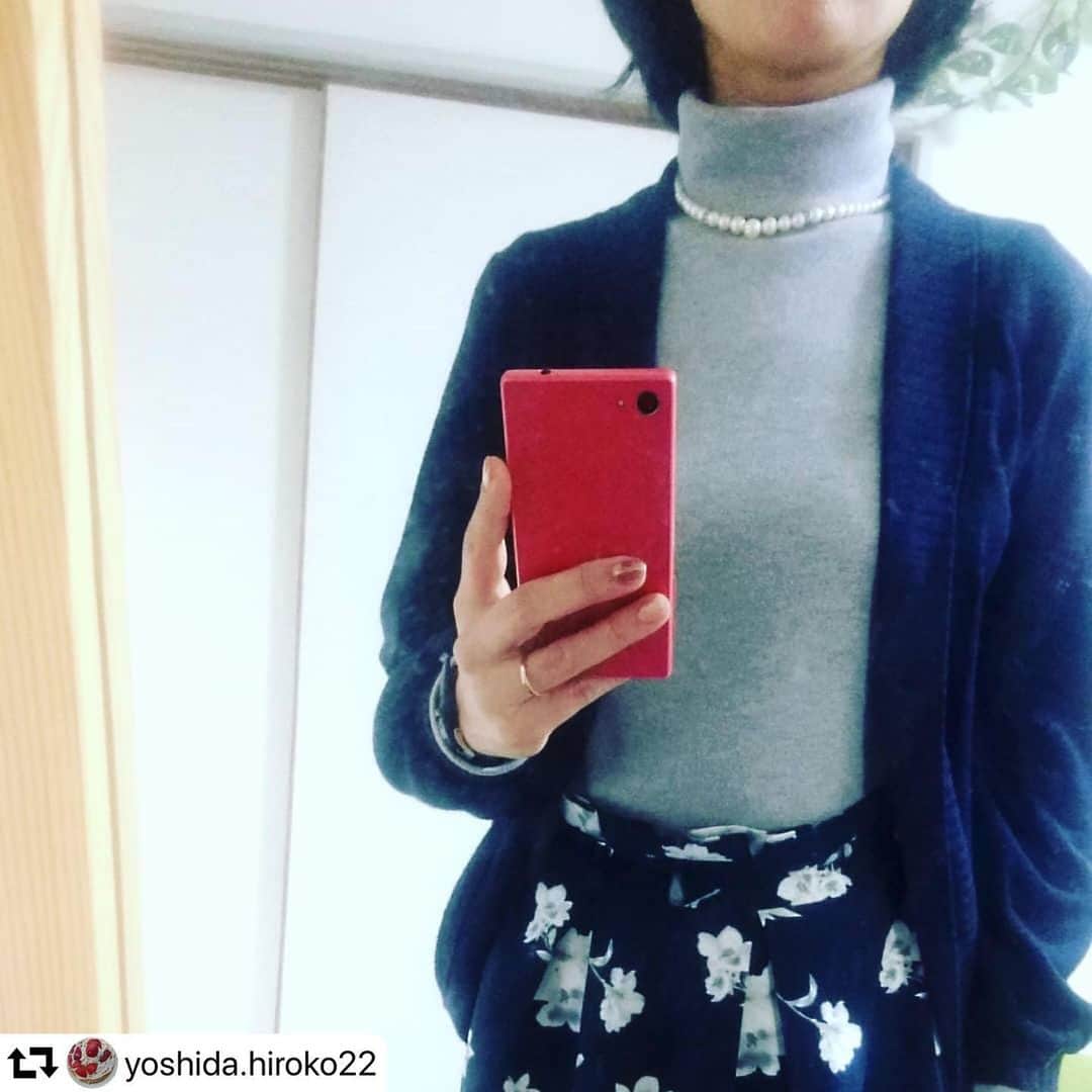 着心地のいい服さんのインスタグラム写真 - (着心地のいい服Instagram)「#repost @yoshida.hiroko22﻿ ・・・﻿ 着心地のいい服、という名前のお洋服。ふわふわマシュコットタートルのグレーを、今後着回してみます。﻿ あたたかく、やわらかく、着心地のいい服は初めてです☺﻿ ...﻿ ステキな投稿、ありがとうございます！﻿ シンプルなコーディネートに、アクセサリーが映えていて、とてもきれいです☺️」12月25日 9時11分 - kigokochi_official