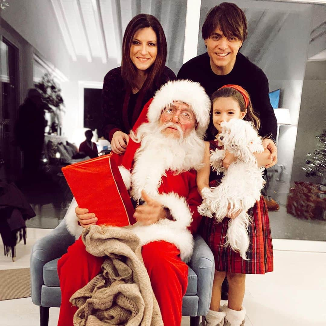 ラウラ・パウジーニさんのインスタグラム写真 - (ラウラ・パウジーニInstagram)「Santa Claus has arrived! #merrychristmas #buonnatale #feliznavidad #feliznatal #joyeuxnoel」12月25日 9時10分 - laurapausini