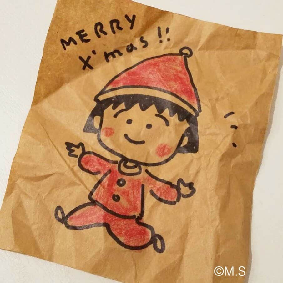 さくらももこスタッフさんのインスタグラム写真 - (さくらももこスタッフInstagram)「クリスマスですね！  この手描きのまる子は、十数年前に自宅クリスマス会にて酔っ払ったさくら先生が、何かの包装紙に描いたイラストだそうですw サンタ姿が可愛いです🤗  12月も残り僅か、皆さん元気にお過ごしくださいね！  #さくらももこ #コジコジ #GJ8マン #漫画 #アニメ #エッセイ #イラスト #クリスマス #サンタクロース #メリークリスマス」12月25日 14時53分 - sakuramomoko_staff