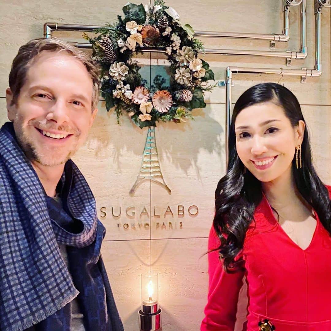 アンミカさんのインスタグラム写真 - (アンミカInstagram)「昨年も一緒に過ごした仲良しのお友達と旦那様と、クリスマスイヴディナー🎄🍽🍷へ！ 。 　この一年の互いの激動報告や、互いの幸せと笑顔を祈ったディナー🍽🍷 。 世界レストラン格付けで一位に選ばれた【スガラボ】へ！ 。 #パリのギィサヴォワやNYのルバーナーディンと並んで世界トップに位置づけられました！ #最高のディナーを最高の大人な友人達と堪能した夜。 #ラストのカレーがまた絶品！ #メリークリスマス🎄🎁🎅 @theodoremillertokyo」12月25日 14時47分 - ahnmikaofficial