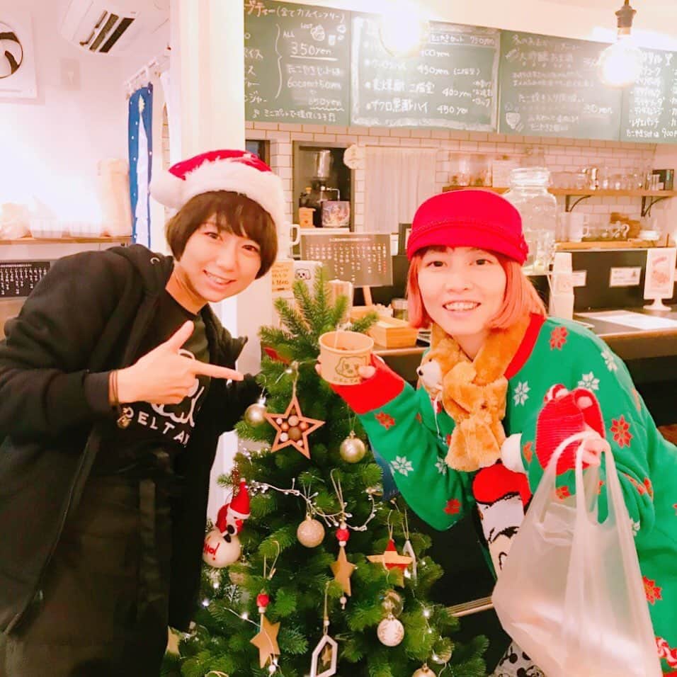 のインスタグラム：「メリークリスマス🎄 アーティストのヒロコてん　@hirokoten がたこ焼き屋に遊びにきてくれた！相変わらずファンシーでおしゃれで大好き😍💕」