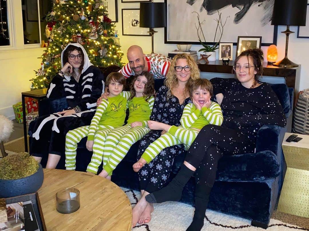 クリス・ドートリーのインスタグラム：「Merry Christmas and Happy Holidays with love from us!!! ❤️🎄 #merrychristmas #happyholidays #withlove #love」