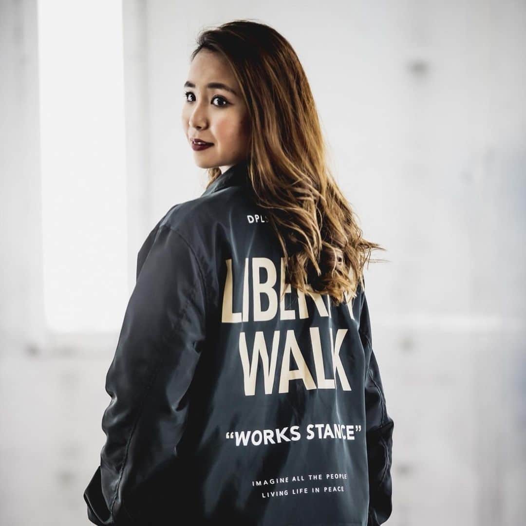 Wataru Katoさんのインスタグラム写真 - (Wataru KatoInstagram)「Liberty walk自由に歩く！！！ 初めて撮った親子3人での写真😊 しかしいつの間にか大きいなったな〜🙂 2020 Tokyo auto salonで発売開始😊 @libertywalkkato  @hyuma.k  @lbwk_chisaki  #Libertywalk#libertywalkkato#aape#antisocialsocialclub #アパレル#tokyoautosalon#東京オートサロン#大阪メッセ#限定#グッズ#ファッション#笑顔」12月25日 9時52分 - libertywalkkato