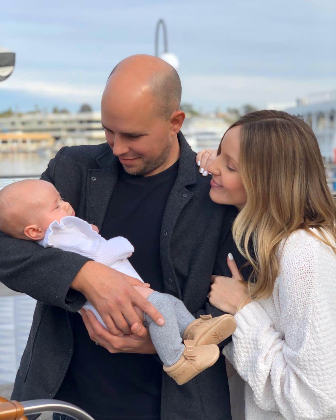 サマンサ・ドロークのインスタグラム：「Happy Birthday to the best husband and Daddy I could ever ask for. You are such a blessing to us and we love you so much! Thank God you were born today 🙌🏻❤️」