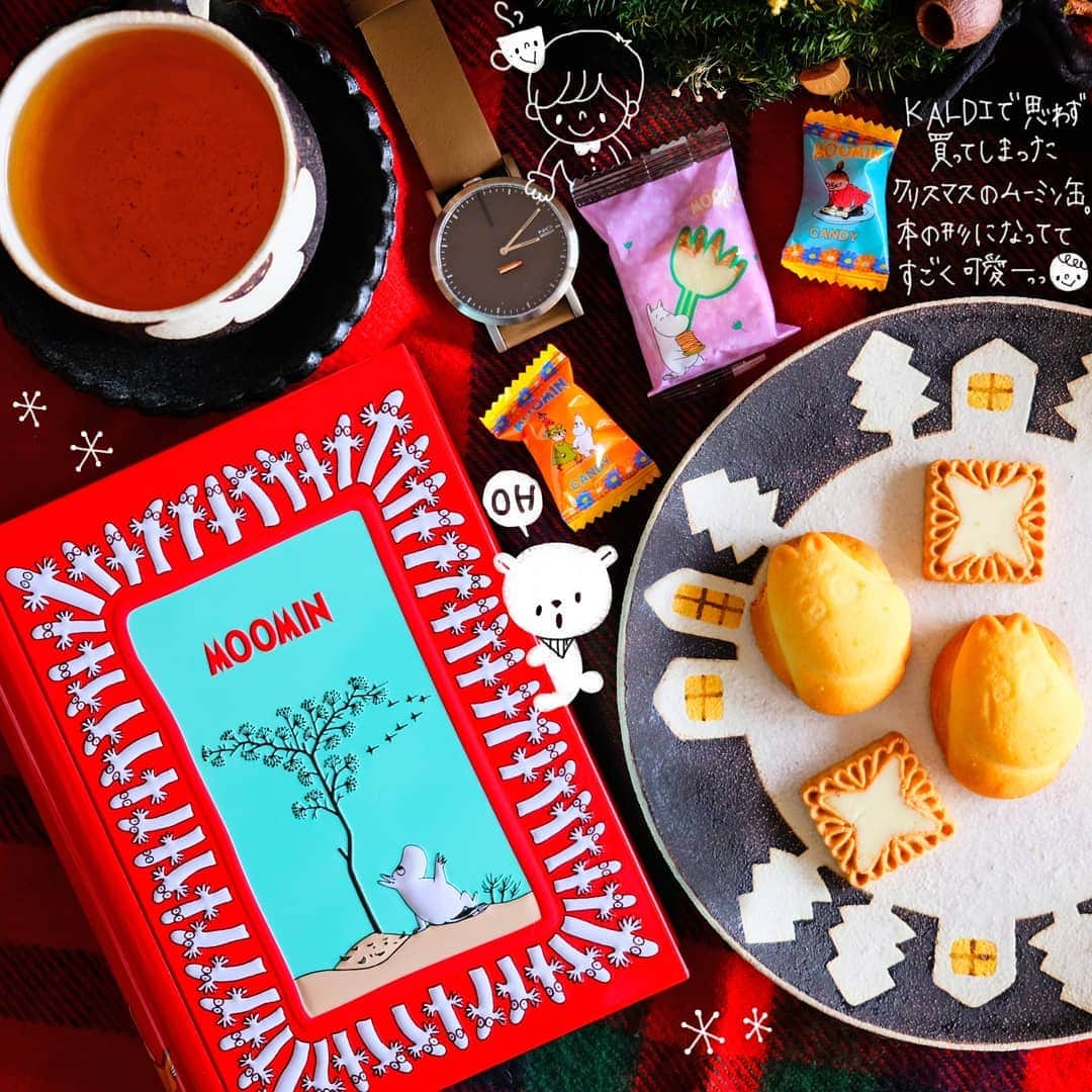 なっつ。さんのインスタグラム写真 - (なっつ。Instagram)「2019.12.25.wednesday 🎅Merry christmas⛄🎄✨ #KALDI で見つけた#ムーミン の クリスマスブック缶♬ 缶の可愛さに乗せられて お迎えしてしまったよ(笑) でも中に入ってる#ムーミン の 焼菓子も可愛くって 美味しかったぁ♪ ムーミンのブック缶には 何入れようかなー♡と 今からわくわく考え中ー🥰  わたしは昨日のパーティー疲れが 抜けません🙄(笑) みなさん素敵なクリスマスを♥️ #christmas#merrychristmas #カルディ#moomin * @nomonday_jp さんから頂いた♬ シンプルなデザインが普段使いにいいねと とぅちゃん愛用中😊♪ ✔️10％offクーポンコード：punip1210 ・ ・ ・ #nomonday#ノーマンデー#腕時計#時計#手元倶楽部#なっつの絵日記#PR」12月25日 9時57分 - punipopo
