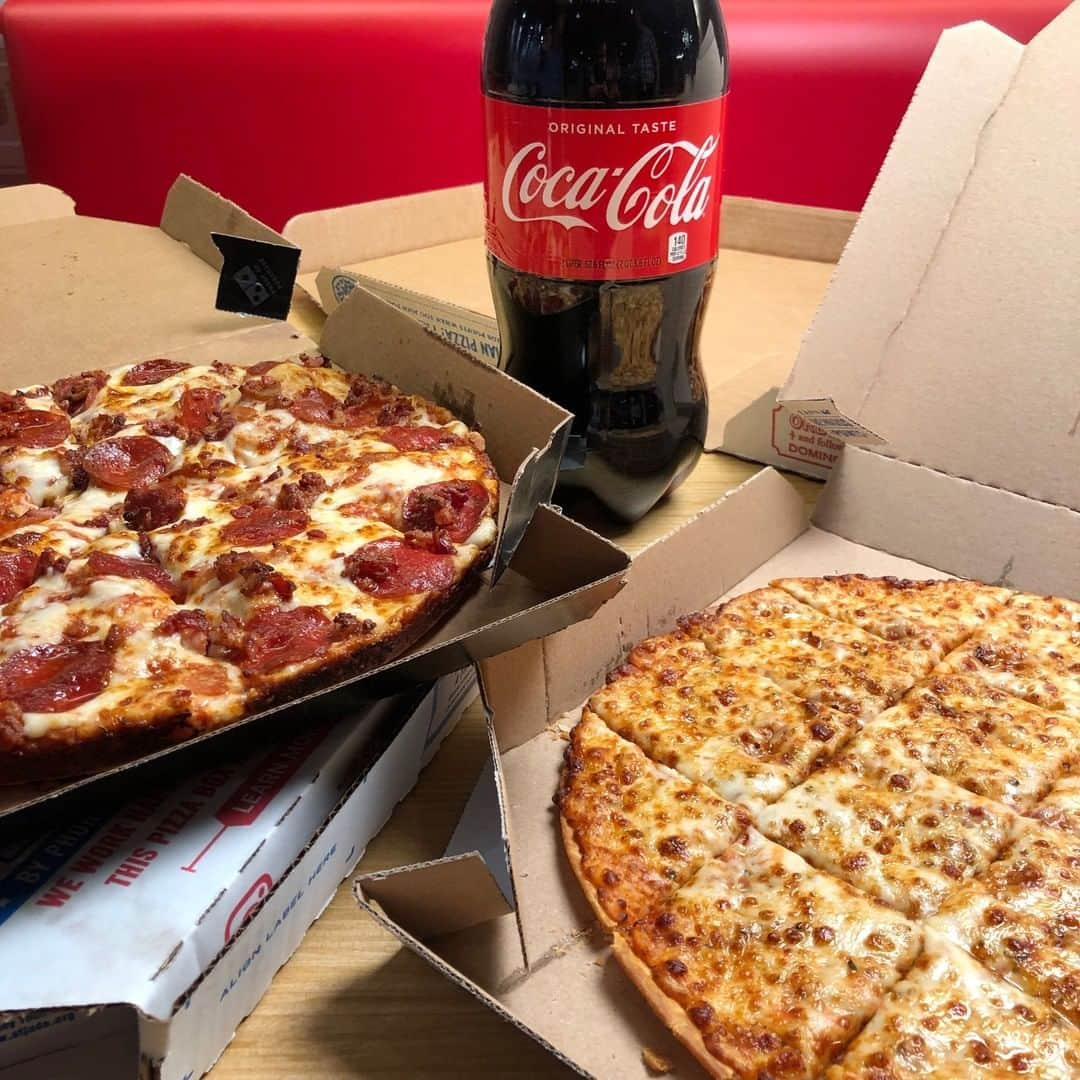 Domino's Pizzaさんのインスタグラム写真 - (Domino's PizzaInstagram)「Don’t forget to leave out some pizza and @CocaCola for Santa tonight. #ChristmasEve」12月25日 10時00分 - dominos