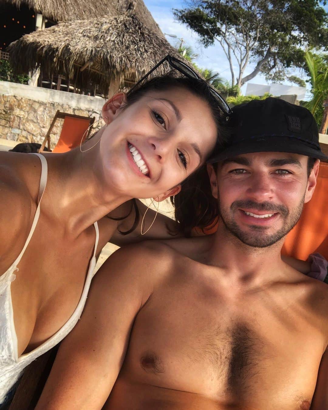 Alexis Mascarenasさんのインスタグラム写真 - (Alexis MascarenasInstagram)「Home from Mexico in time for the holidays with my fam🌞Such an amazing trip in Puerto Vallarta—>San Pancho with my 💕 @a.geiman #anniversary #winterbreak #dentalstudent #puertovallarta #christmaseve #christmas2019 #tacos #tequila #dirtybulking #soheavy」12月25日 10時13分 - alexis_mascarenas