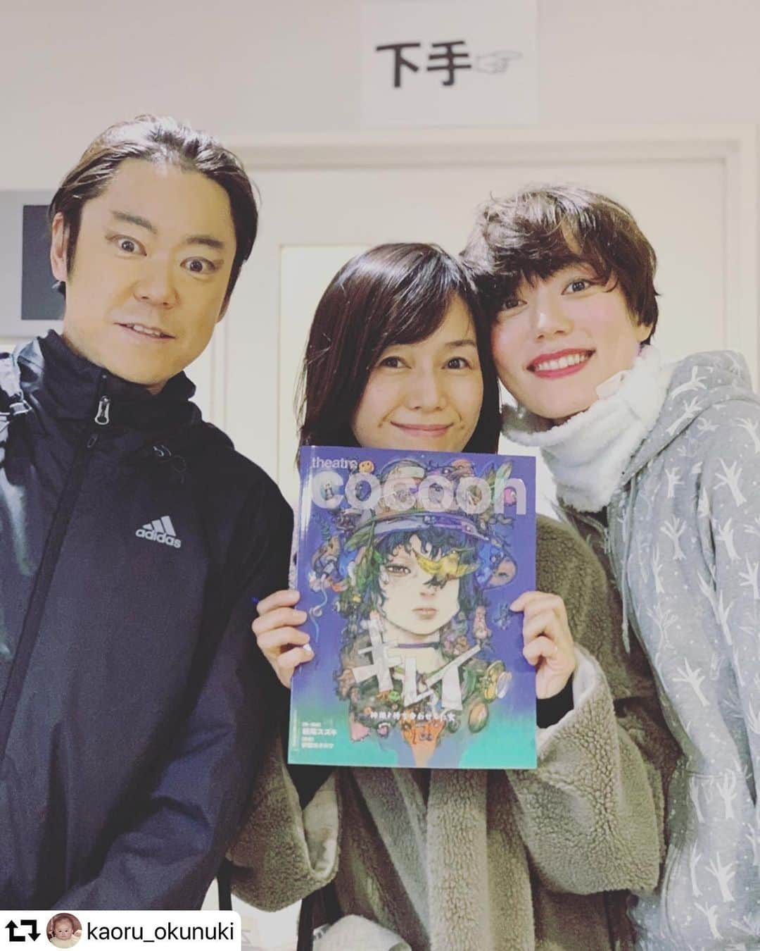 鈴木杏さんのインスタグラム写真 - (鈴木杏Instagram)「いつ会ってもかわいい奥貫さんが来てくれた😍✨そして奥貫さんの息子さんが写真を撮ってくれたのだけど、めっちゃいい写真🌈個人的には「下手(しもて)」っていうのが入ってて最高！#repost @kaoru_okunuki ・・・ そして、週末には「キレイ-神様と待ち合わせした女-」を。 2000年に初演を観て以来でしたが、歴史的な作品に変化していました。 阿部サダヲさんは、ハリコナからマジシャンへ！ 鈴木杏ちゃんのカスミは、最高にチャーミング。意識のキレイな純粋な表現。演劇に捧げるその姿を、尊敬しています。 ラストの生田絵梨花さんの歌も素晴らしかった。ケガレてケガレて私はキレイ〜♫ #シアターコクーン #キレイ #松尾スズキ #伊藤ヨタロウ #生田絵梨花  #神木隆之介  #小池徹平  #鈴木杏 #皆川猿時 #村杉蝉之介 #荒川良々 #伊勢志摩  #猫背椿 #宮崎吐夢  #近藤公園 #乾直樹 #香月彩里 #伊藤ヨタロウ #片岡正二郎  #家納ジュンコ #岩井秀人  #橋本じゅん #阿部サダヲ #麻生久美子」12月25日 10時38分 - anne.suzuki.official