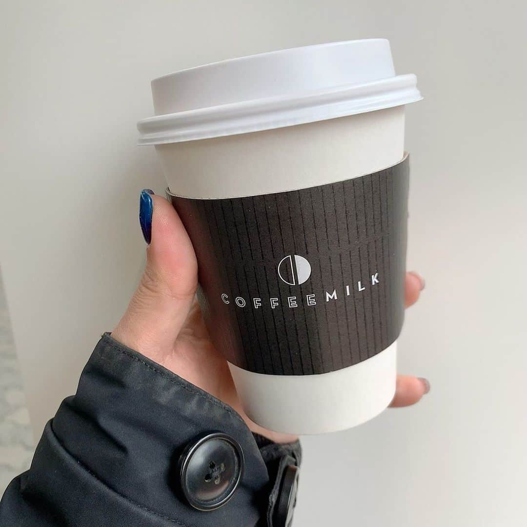 矢代梢さんのインスタグラム写真 - (矢代梢Instagram)「近くまで来たから今日はここの リッチミルクラテ☕️ #coffeemilk #川崎 #川崎カフェ #今日のラテ #☕️」12月25日 10時47分 - kozue_yashiro