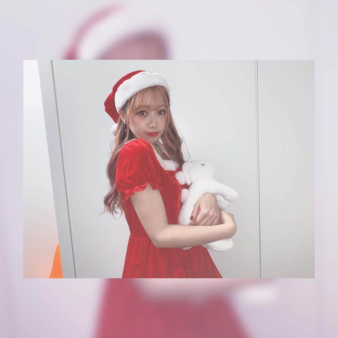 桜野羽咲さんのインスタグラム写真 - (桜野羽咲Instagram)「🤶🎄﻿ ﻿ ﻿ ﻿ ﻿ めりーくりすます﻿ ﻿ だいぶ前に撮影したうーちゃんサンタ﻿とうさちゃん🐇 ﻿ ﻿ ﻿ ﻿ ﻿ ﻿ ﻿ ﻿ ﻿ ﻿ #merrychristmas #christmas #santa #santacostume #costume #cosplay #pinkhair #rabbit #japan #japanesegirl #selfie #akihabara #メリークリスマス #クリスマス #サンタコス #うさぎ #ぬいぐるみ #聖なるDS」12月25日 10時48分 - sakuranousa