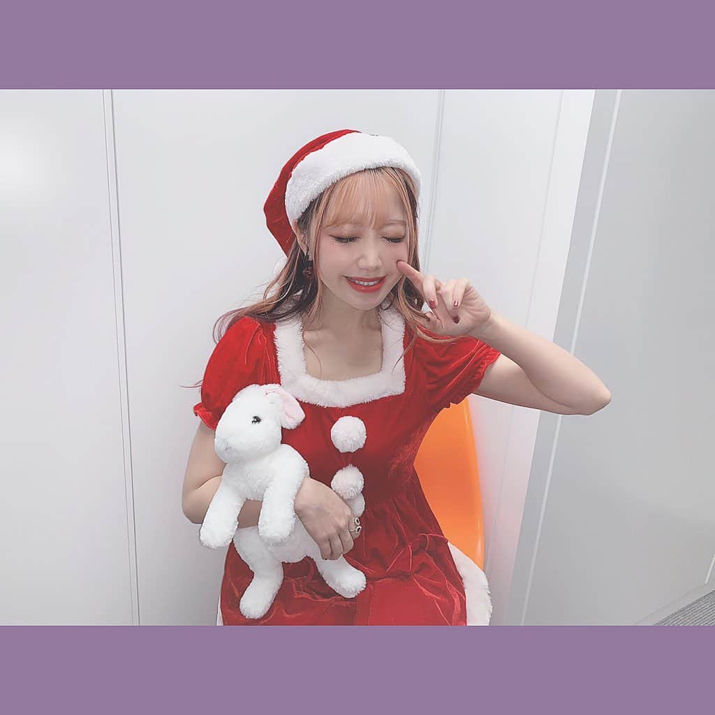 桜野羽咲さんのインスタグラム写真 - (桜野羽咲Instagram)「🤶🎄﻿ ﻿ ﻿ ﻿ ﻿ めりーくりすます﻿ ﻿ だいぶ前に撮影したうーちゃんサンタ﻿とうさちゃん🐇 ﻿ ﻿ ﻿ ﻿ ﻿ ﻿ ﻿ ﻿ ﻿ ﻿ #merrychristmas #christmas #santa #santacostume #costume #cosplay #pinkhair #rabbit #japan #japanesegirl #selfie #akihabara #メリークリスマス #クリスマス #サンタコス #うさぎ #ぬいぐるみ #聖なるDS」12月25日 10時48分 - sakuranousa
