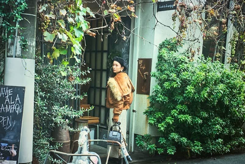 山野ゆりさんのインスタグラム写真 - (山野ゆりInstagram)「スタイルボイスのパンとのお洋服の連載がアップされているので是非見て下さい🍞👗✨プロフィール欄とストーリーにも貼ったのでよろしくお願いします🍞  そしてメリークリスマス🧡🎄🎅🎅🎅🎁 https://stylevoice.com/Form/Story/StoryDetail.aspx?stid=ST00000282  #スタイルボイス#stylevoice#パン#ファッション#🍞#👗#中目黒#laviealacampagne #ラヴィアラカンパーニュ#メリークリスマス#🎅#🤶」12月25日 10時45分 - yuri.yamano