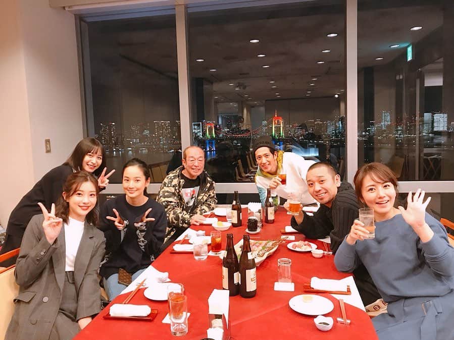 高嶋香帆のインスタグラム：「メリークリスマス🎄🎅 . 皆さま如何お過ごしですか😊？ 私はクリスマスらしい事を全くせず終わりそうです☺️笑 . 先日、志村でナイトの忘年会がありました🥰 . 豪華なメンバーです！！ 来年もお世話になります🙇‍♀️✨ . 皆さまは素敵な１日を！💓」