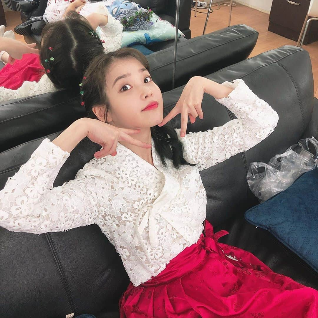 IUさんのインスタグラム写真 - (IUInstagram)「방콕에서 메리크리스마스💙 บังเอนาที่น่ารักที่สุดของฉัน Bangaena🧏🏻‍♀️」12月25日 11時09分 - dlwlrma