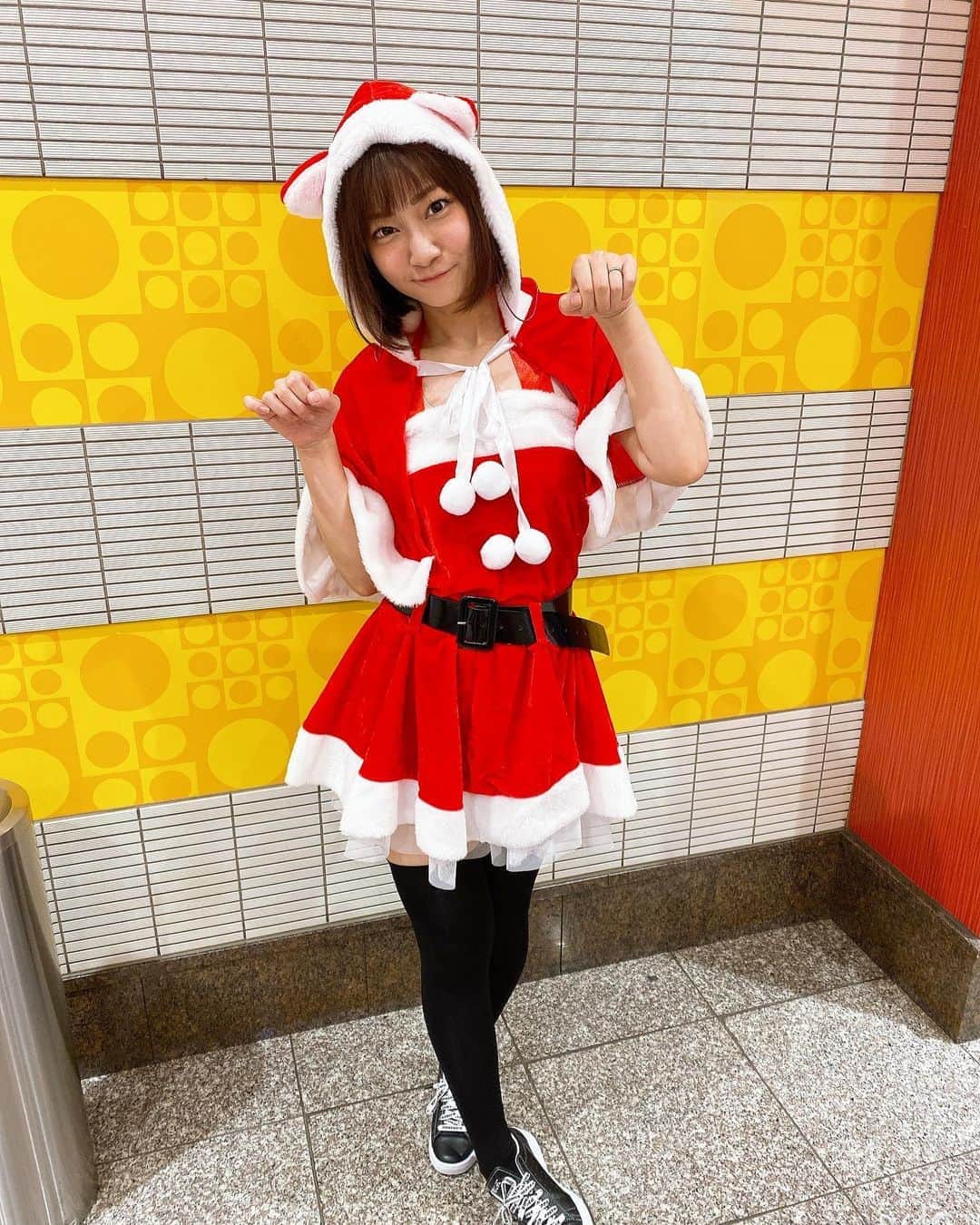 ヒラヤマンのインスタグラム：「メリークリスマス♡ #自ら #サンタコス #クリスマス #ホームラン菰野 #自腹」