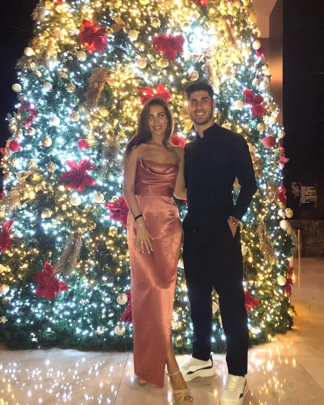 マルコ・アセンシオのインスタグラム：「¡Feliz Navidad! 💫🌲」