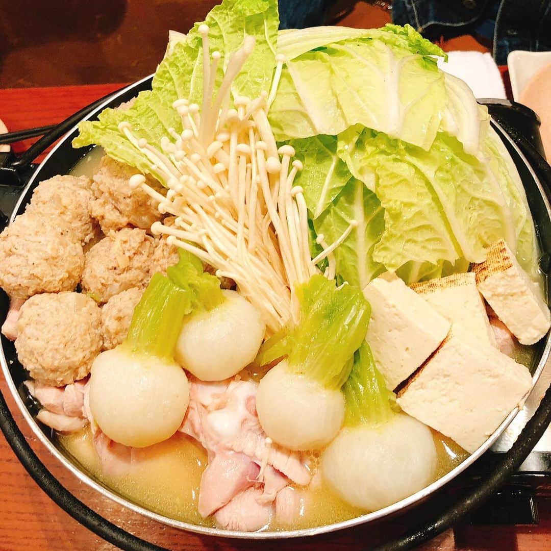 田中美里のインスタグラム：「イヴはまりやちゃんファミリーとお鍋。 美味しかったな。  #イヴに鍋 #塩レモン #最高 #ポン酢も美味しい #焼き鳥屋さんのお鍋 #メリークリスマス」