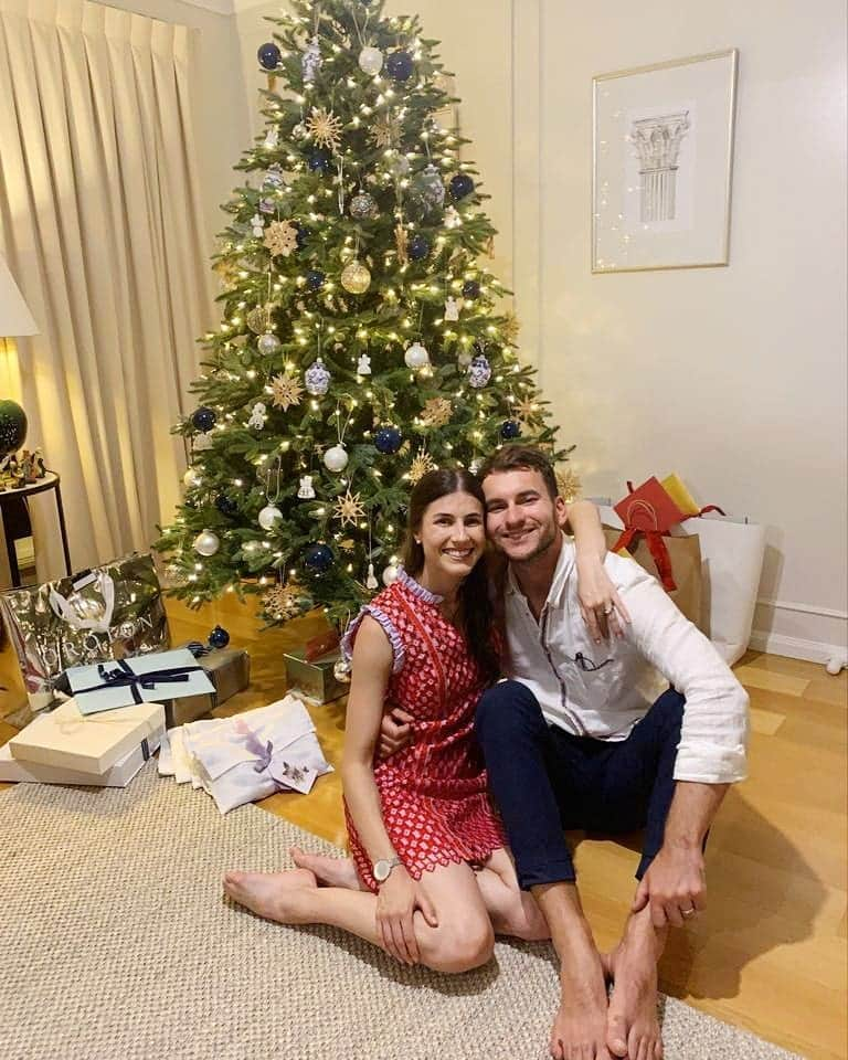 ダニエル・プリンスのインスタグラム：「Merry Christmas from the Tischljar's 🥳🎅🎄」