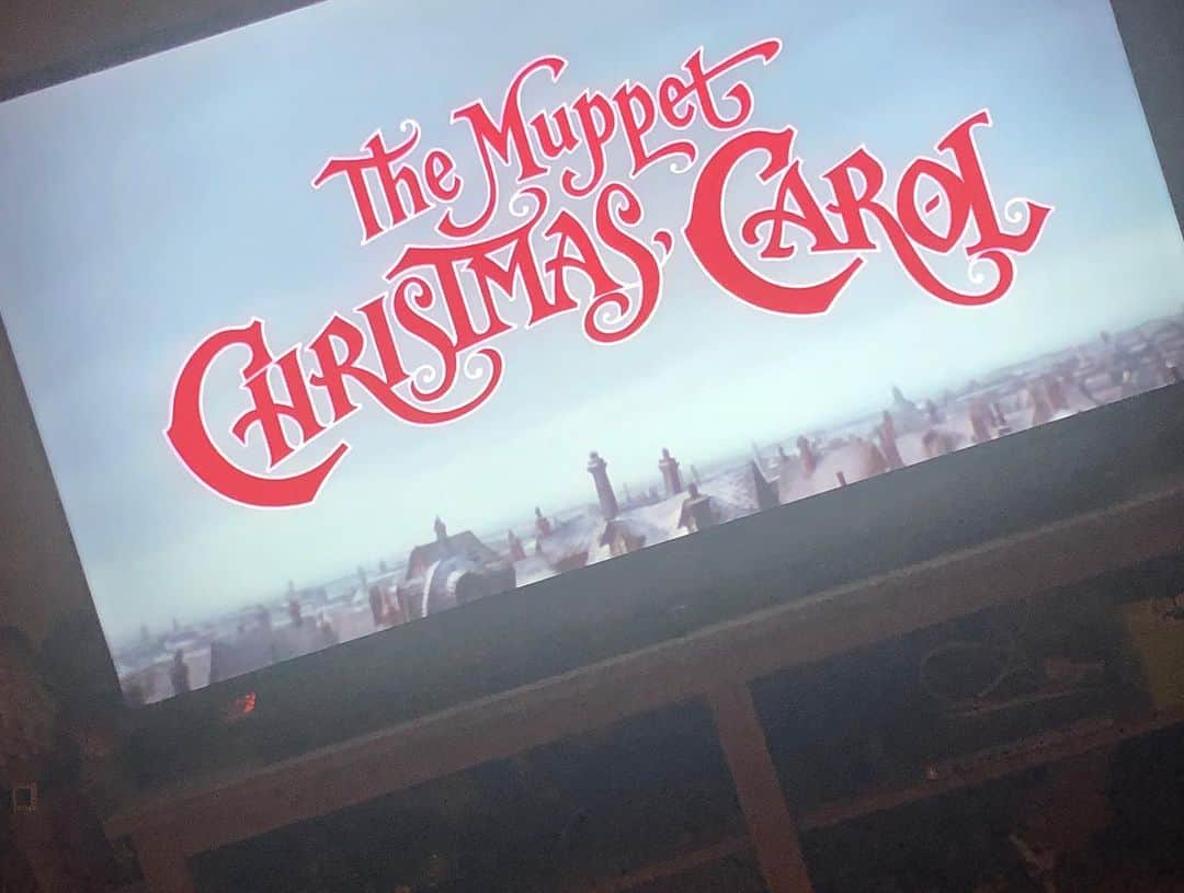 ジョディ・スウィーティンさんのインスタグラム写真 - (ジョディ・スウィーティンInstagram)「It’s Christmas Eve, which in our house means watching “A Muppet Christmas Carol”!! @themuppets  Everyone, enjoy your holidays and eat ALL the treats, love ALL the people, and I wish ALL the love and joy to you! #merrychristmas🎄🎄 #happyholidays #muppetchristmascarol #somuchsugar」12月25日 11時32分 - jodiesweetin