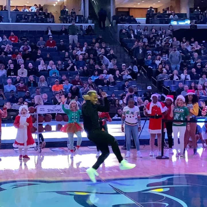 Lil Buckのインスタグラム：「𝐋𝐞𝐭 𝐢𝐭 𝐒𝐧𝐨𝐰 ❄️☃️ Dropping this grizzlies halftime Christmas performance w/ @subroystudios901 for @memgrizz tomorrow‼️ special thanks to @terrannoir & @tamtamrox 📷by @aishimatsu (special s/o to earl snakehips tucker)」