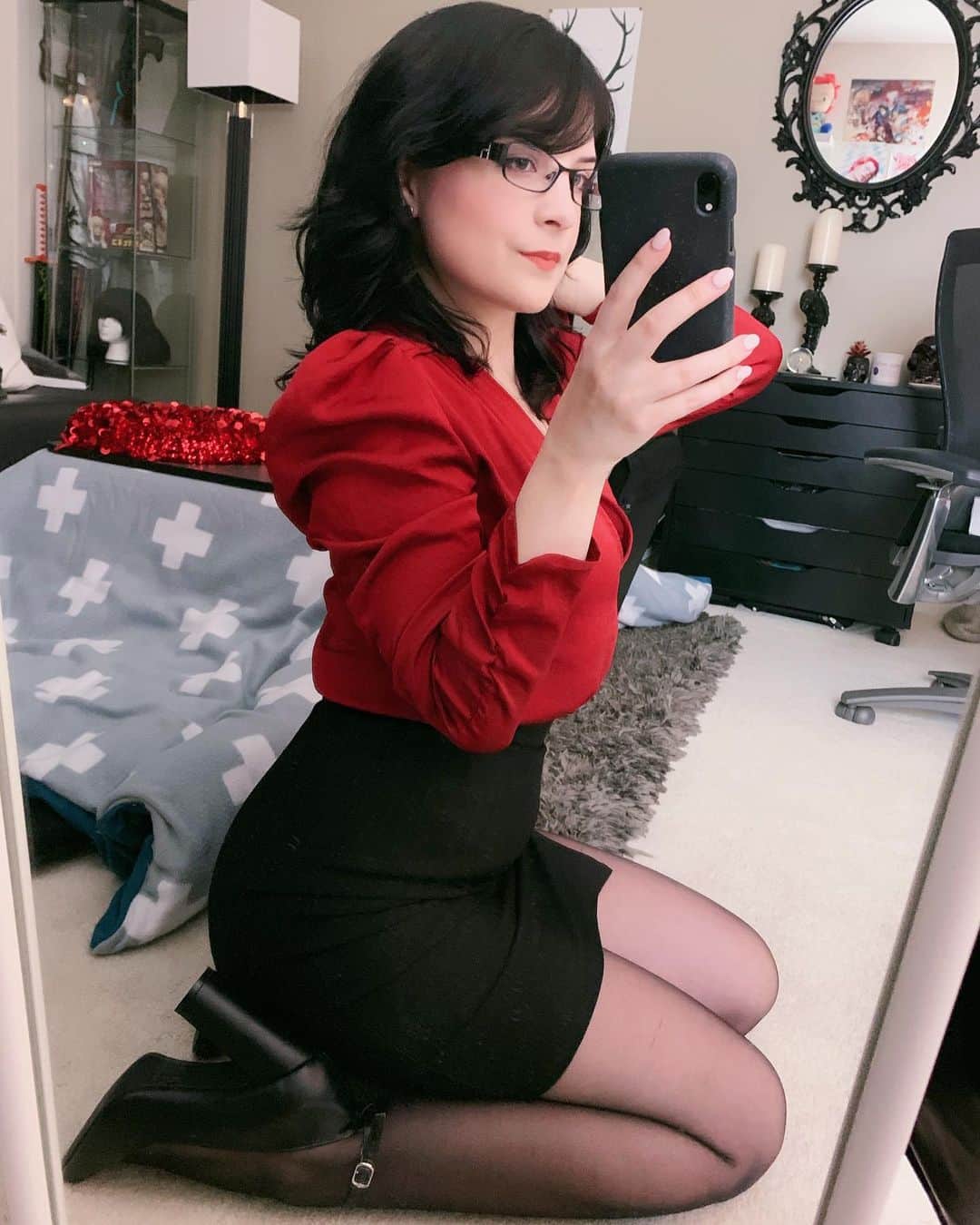 Tessaさんのインスタグラム写真 - (TessaInstagram)「This was my outfit from the office Christmas dinner I went to the other night but I wanted to share them anyway!👀❤️」12月25日 11時43分 - hiso.neko