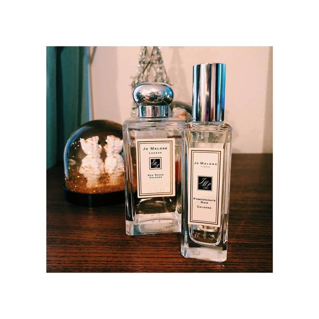 山口愛実のインスタグラム：「いつものRed Roseに POMEGRANATE NoiRをプラス 大好きな薔薇と柘榴の香  #香水 #jomalonelondon」