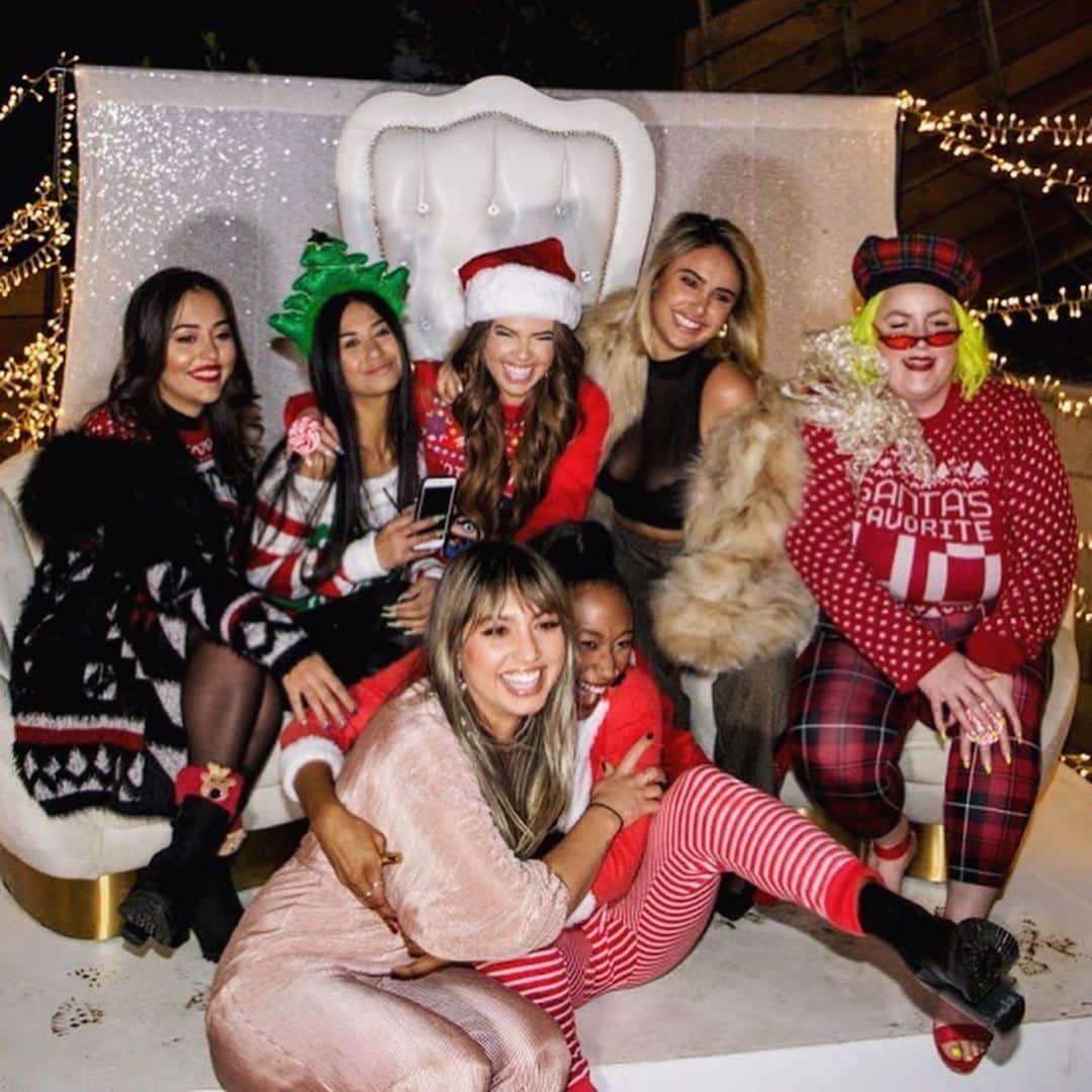 シャネル・ウエスト・コーストさんのインスタグラム写真 - (シャネル・ウエスト・コーストInstagram)「Good times at my Ugly Sweater Christmas party! Shout out to all the real friends who came thru! Luv y’all! ❤️❄️🎄🎅🏼#WestCoastChristmas. Huge shout out to @partyondemandapp ! 🙏🏼🙌🏼❤️」12月25日 11時46分 - chanelwestcoast