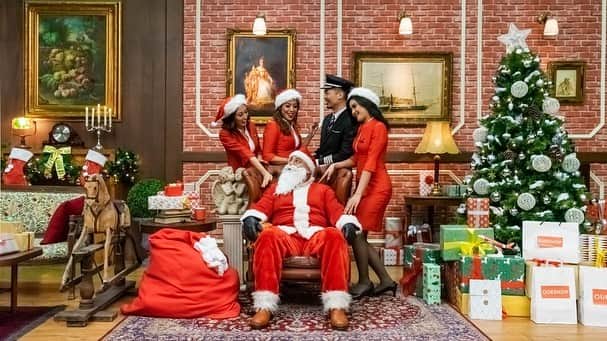 のインスタグラム：「Merry Christmas! 🎄Wishing everyone a day of joyful celebration spent with your loved ones. ❤  Lots of love from airasia.com (we have some awesome deals for you here!)」