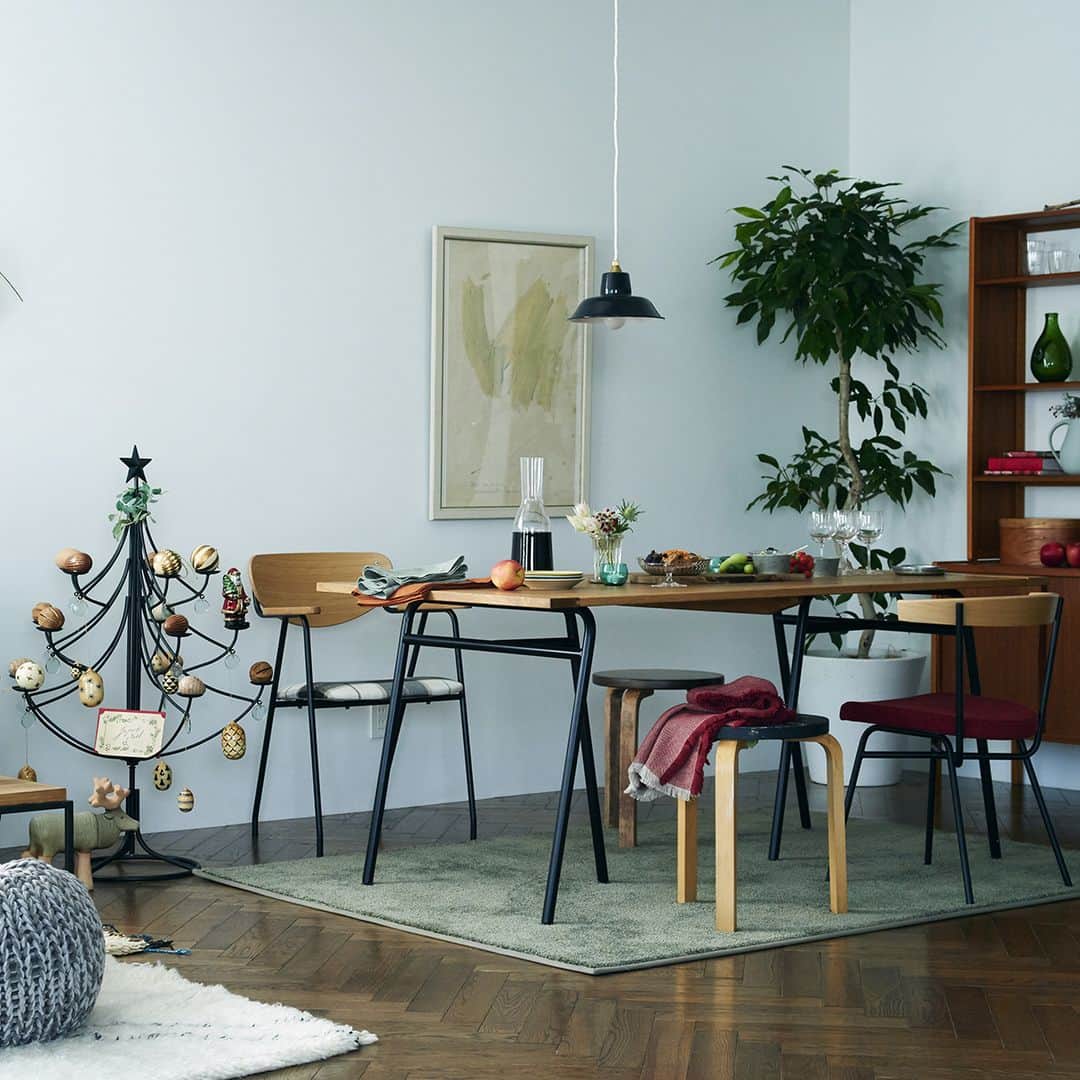 のインスタグラム：「日本最大級の家具・インテリア通販サイト【 FLYMEe 】 ・ ・ #FLYMEe#cornerofmyhome#homeinterior4you#myspaceanddecor#winterdecor#openplanliving#openplan#myhyggehome#thedelightofdecor#inspire_me_home_decor #フライミー#賃貸インテリア#クリスマスインテリア#ミックスインテリア#部屋づくり#新生活#カフェ風インテリア#植物のある暮らし#設計事務所#建築事務所#建築家#こだわりの家#マイホーム計画 #マイホーム記録」