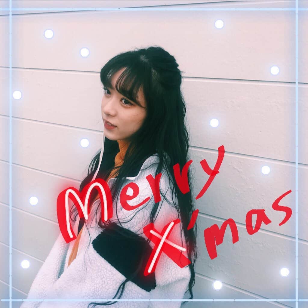 夏目璃乃さんのインスタグラム写真 - (夏目璃乃Instagram)「・ ・ 💕🎁🎄 Merry X'mas 🎄🎁💕 ・ ・ 皆さんクリスマス楽しんでますか？︎☺︎ 私は夜家族でクリスマスパーティー🌹 ・ ・ みんな残り半日楽しんでね！ ・ #夏目璃乃 #メリークリスマス #クリスマス #楽しんでね」12月25日 12時04分 - natsume_rino