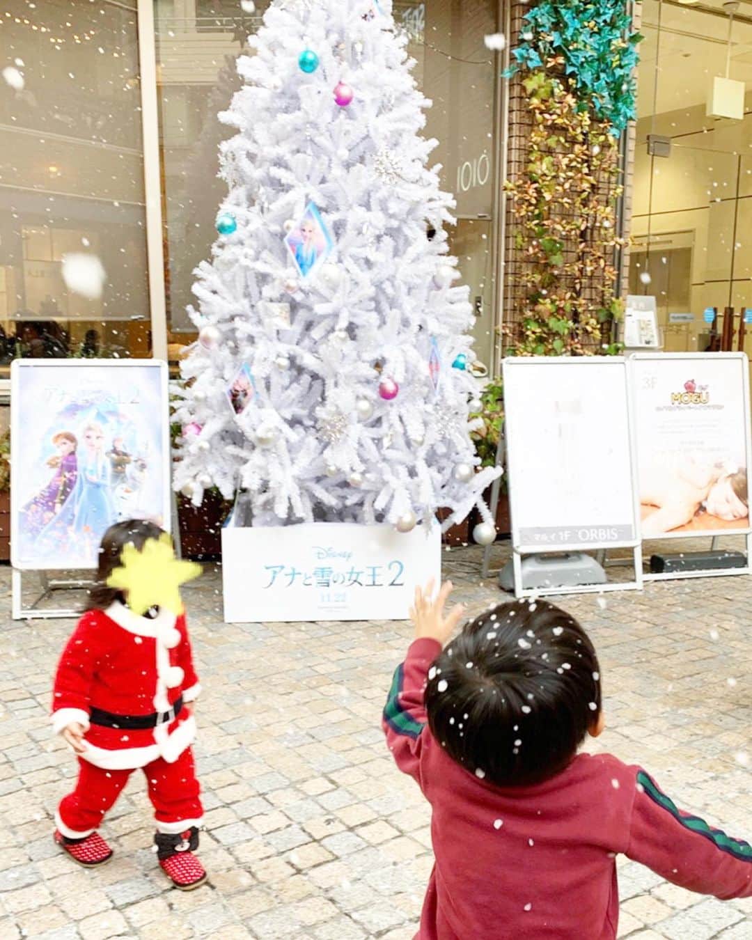 荒木麻里子さんのインスタグラム写真 - (荒木麻里子Instagram)「Happy Christmas 2019🎄✨ 子供達が楽しそうで何より🤶🙌 . . . #サンタの任務完了  #子供の笑顔が1番  #merrychristmas #merrychristmas2019 #happychristmas」12月25日 12時05分 - marilyn198612