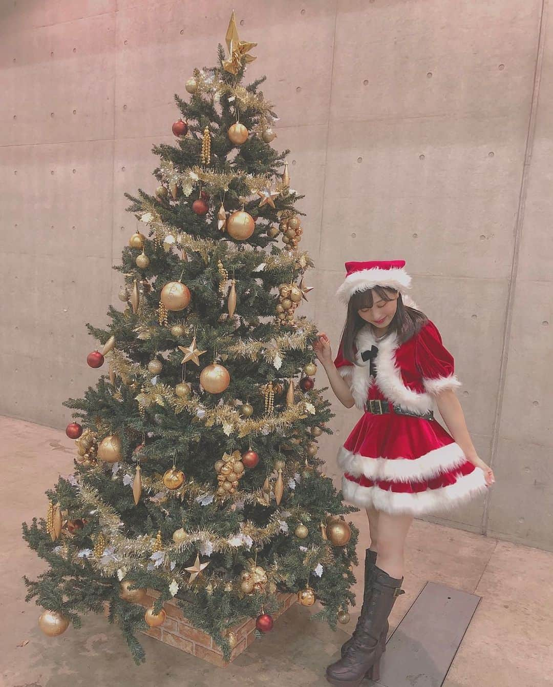 坂口渚沙さんのインスタグラム写真 - (坂口渚沙Instagram)「メリークリスマス🎄. . #メリークリスマス. #merrychristmas. #サンタ. #サンタコス. #クリスマスツリー.」12月25日 12時09分 - nagisa_sakaguchi